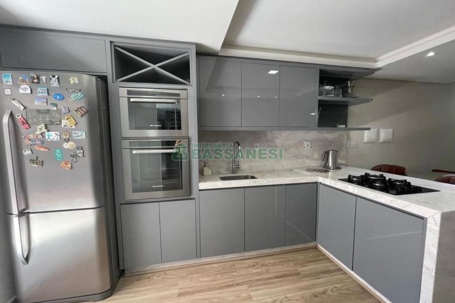 Sobrado com 139m², 3 dormitórios, 2 vagas, no bairro São Victor COHAB em Caxias do Sul para Comprar