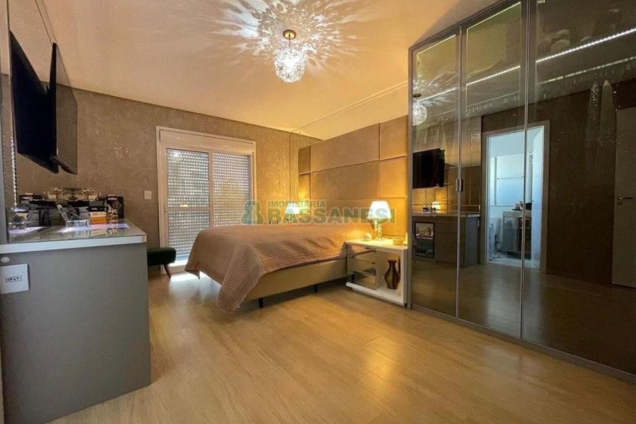 Sobrado com 139m², 3 dormitórios, 2 vagas, no bairro São Victor COHAB em Caxias do Sul para Comprar