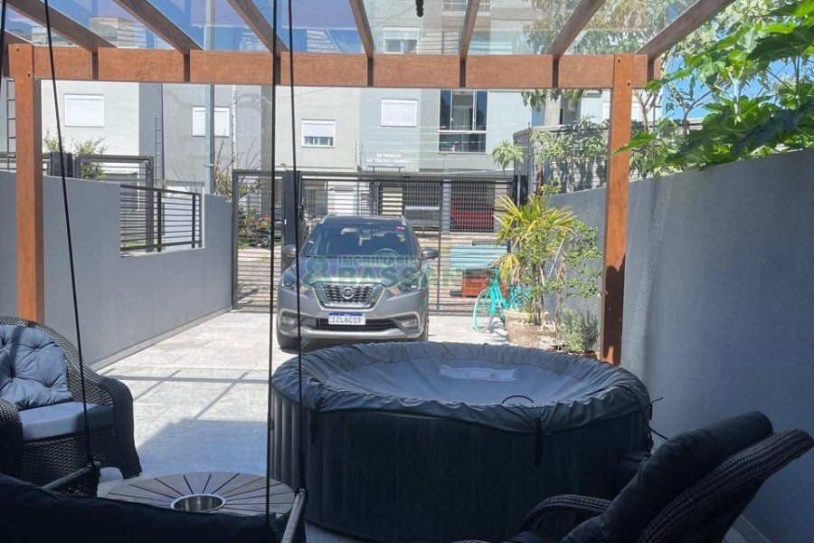 Sobrado com 139m², 3 dormitórios, 2 vagas, no bairro São Victor COHAB em Caxias do Sul para Comprar