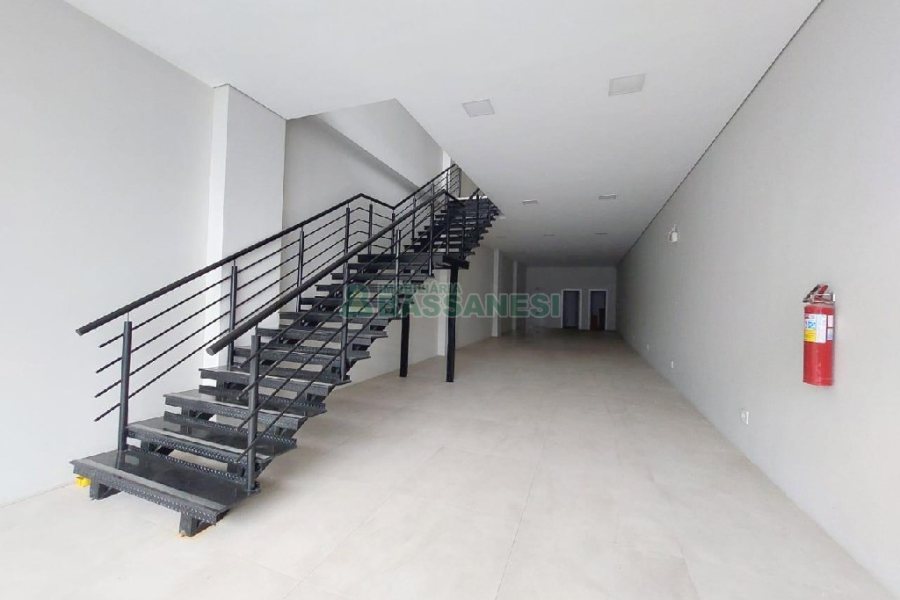 Loja com 250m², no bairro Sanvitto em Caxias do Sul para Alugar