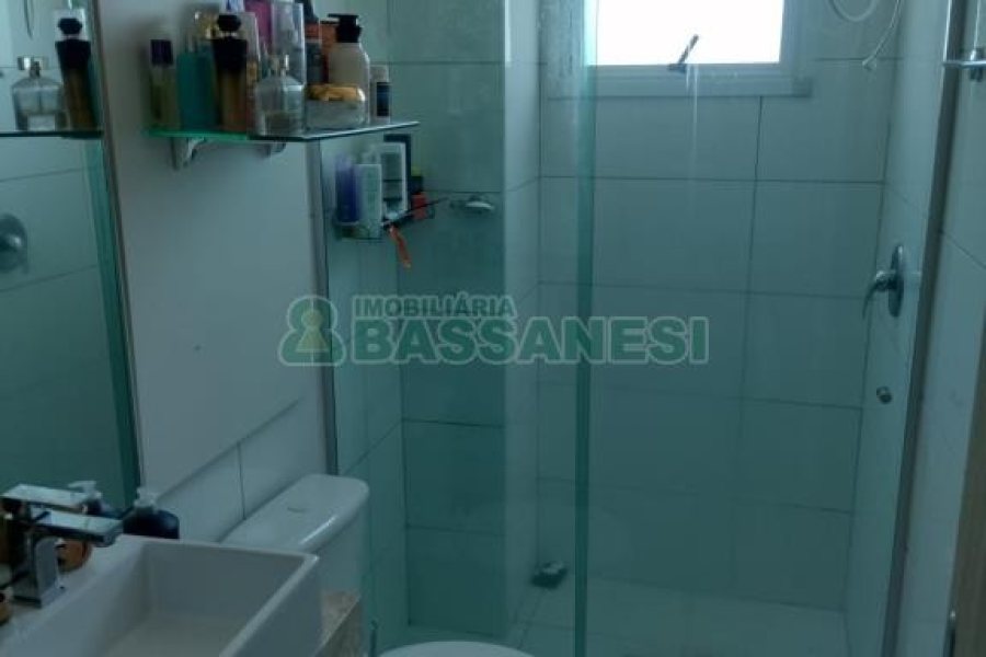Apartamento com 64m², 2 dormitórios, 2 vagas, no bairro Santa Lúcia em Caxias do Sul para Comprar