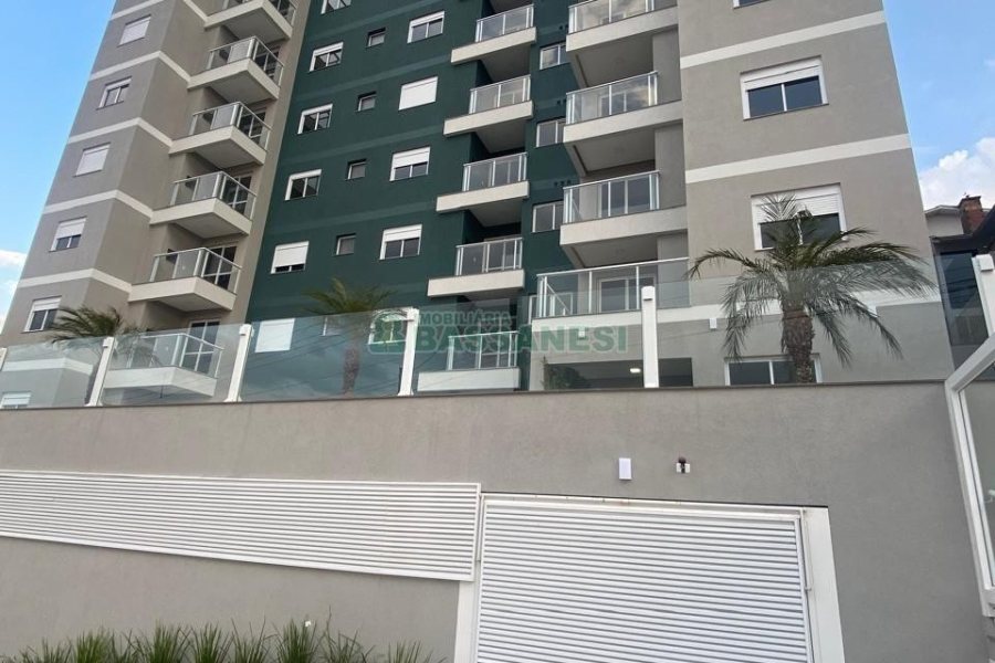 Apartamento com 57m², 2 dormitórios, 1 vaga, no bairro Cinqüentenário em Caxias do Sul para Comprar