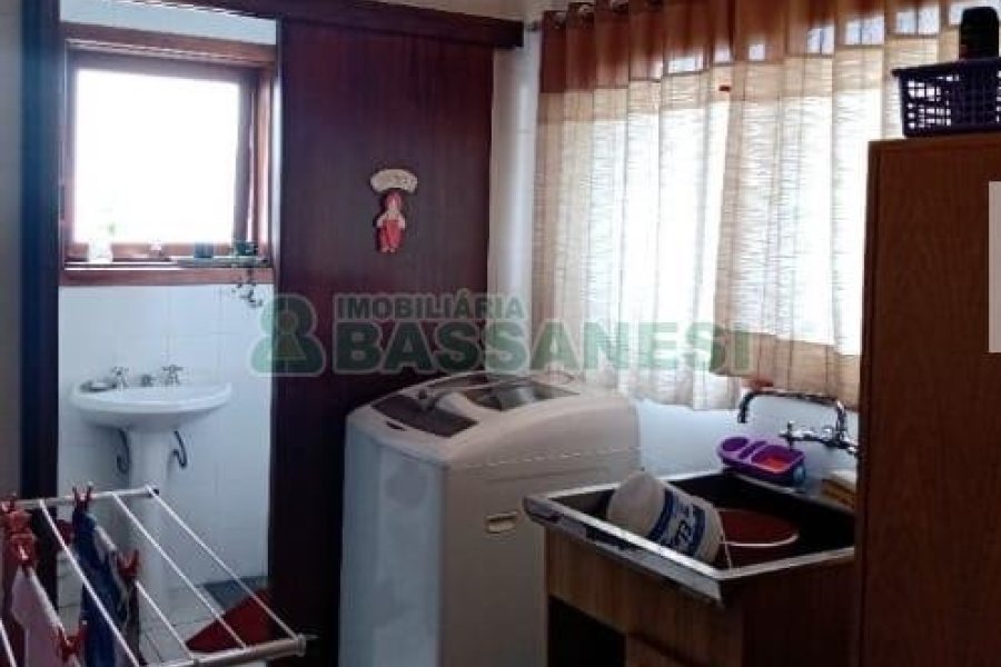 Apartamento com 183m², 3 dormitórios, 2 vagas, no bairro Centro em Caxias do Sul para Comprar