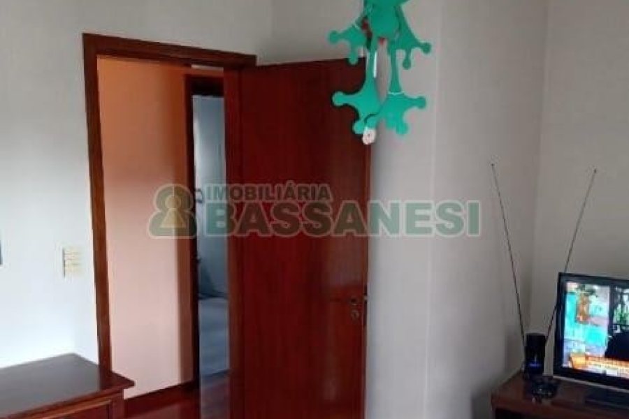Apartamento com 183m², 3 dormitórios, 2 vagas, no bairro Centro em Caxias do Sul para Comprar