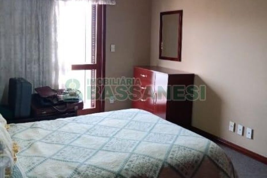 Apartamento com 183m², 3 dormitórios, 2 vagas, no bairro Centro em Caxias do Sul para Comprar