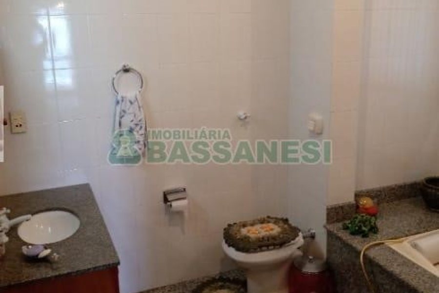 Apartamento com 183m², 3 dormitórios, 2 vagas, no bairro Centro em Caxias do Sul para Comprar