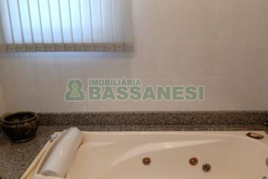 Apartamento com 183m², 3 dormitórios, 2 vagas, no bairro Centro em Caxias do Sul para Comprar