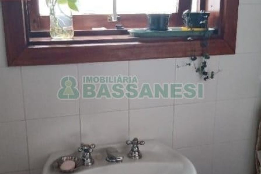 Apartamento com 183m², 3 dormitórios, 2 vagas, no bairro Centro em Caxias do Sul para Comprar