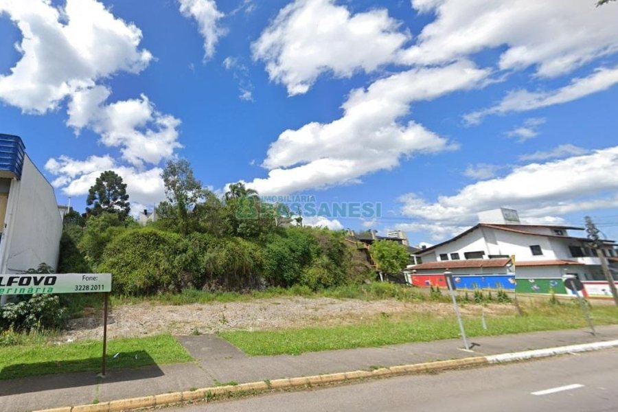Terreno com 1261m², no bairro Cinqüentenário em Caxias do Sul para Comprar
