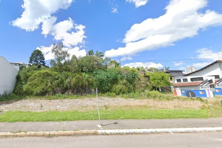 Terreno com 1261m², no bairro Cinqüentenário em Caxias do Sul para Comprar