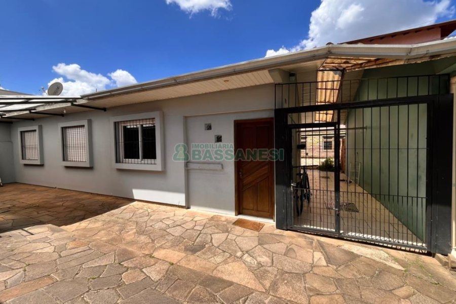 Casa com 89m², 3 dormitórios, no bairro Vinhedos em Caxias do Sul para Comprar