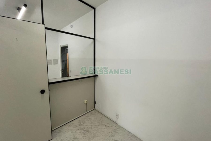 Sala com 45m², no bairro Centro em Caxias do Sul para Comprar