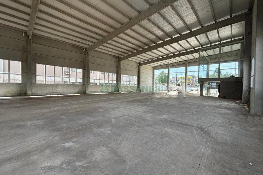 Loja com 850m², no bairro Sagrada Família em Caxias do Sul para Alugar