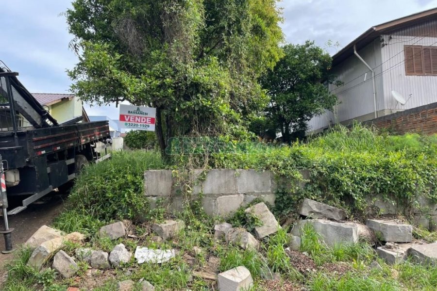 Terreno com 406m², no bairro Nossa Senhora das Graças em Caxias do Sul para Comprar