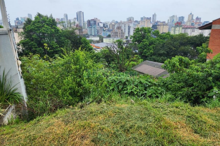 Terreno com 592m², no bairro Jardim América em Caxias do Sul para Comprar