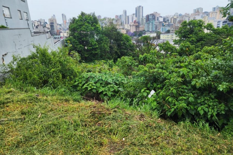 Terreno com 592m², no bairro Jardim América em Caxias do Sul para Comprar