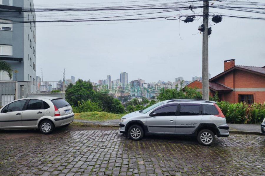 Terreno com 592m², no bairro Jardim América em Caxias do Sul para Comprar