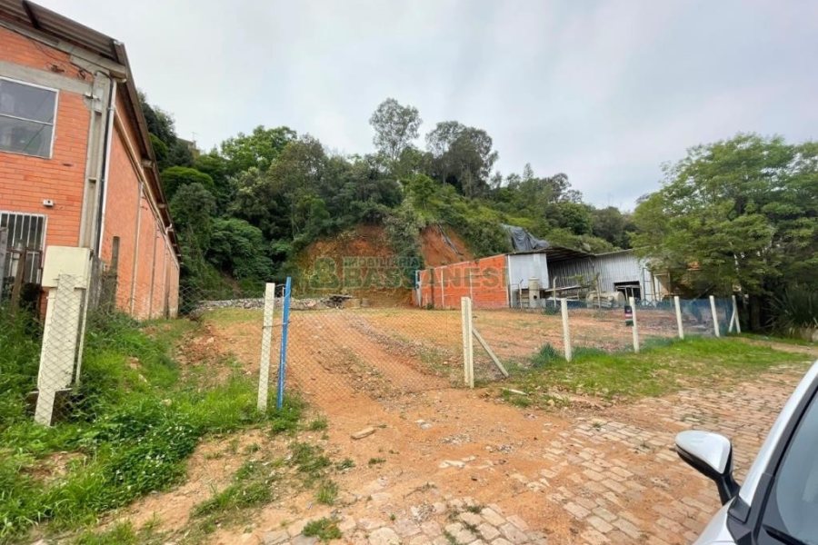 Terreno com 942m², no bairro Nossa Senhora de Fátima em Caxias do Sul para Comprar