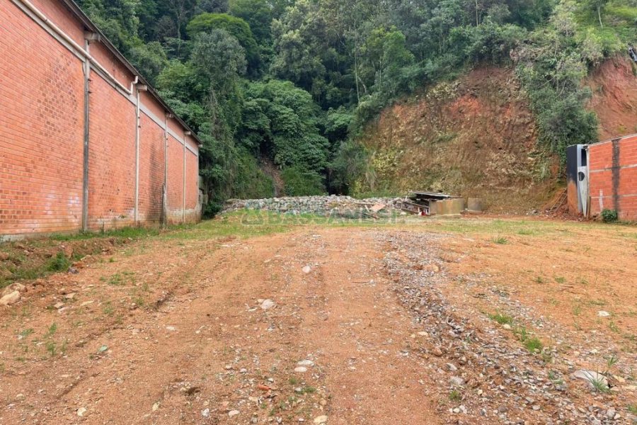 Terreno com 942m², no bairro Nossa Senhora de Fátima em Caxias do Sul para Comprar