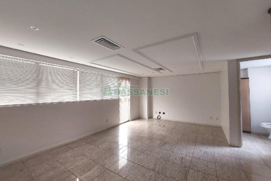 Sala com 127m², 1 vaga, no bairro São Pelegrino em Caxias do Sul para Alugar