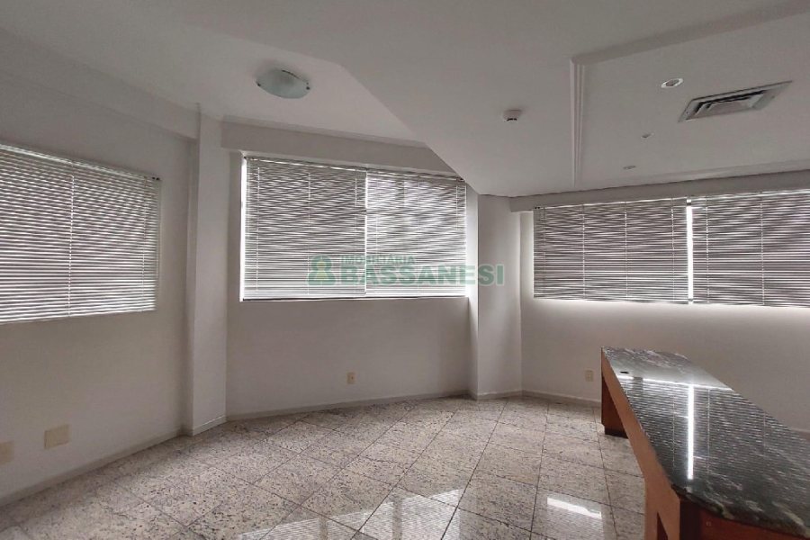 Sala com 127m², 1 vaga, no bairro São Pelegrino em Caxias do Sul para Alugar