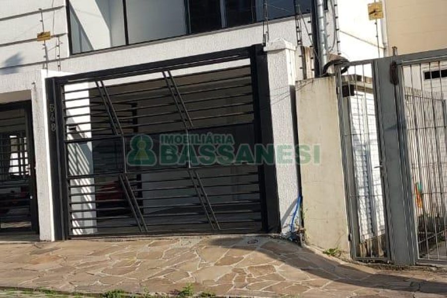 Sobrado com 75m², 2 dormitórios, 2 vagas, no bairro Vinhedos em Caxias do Sul para Comprar