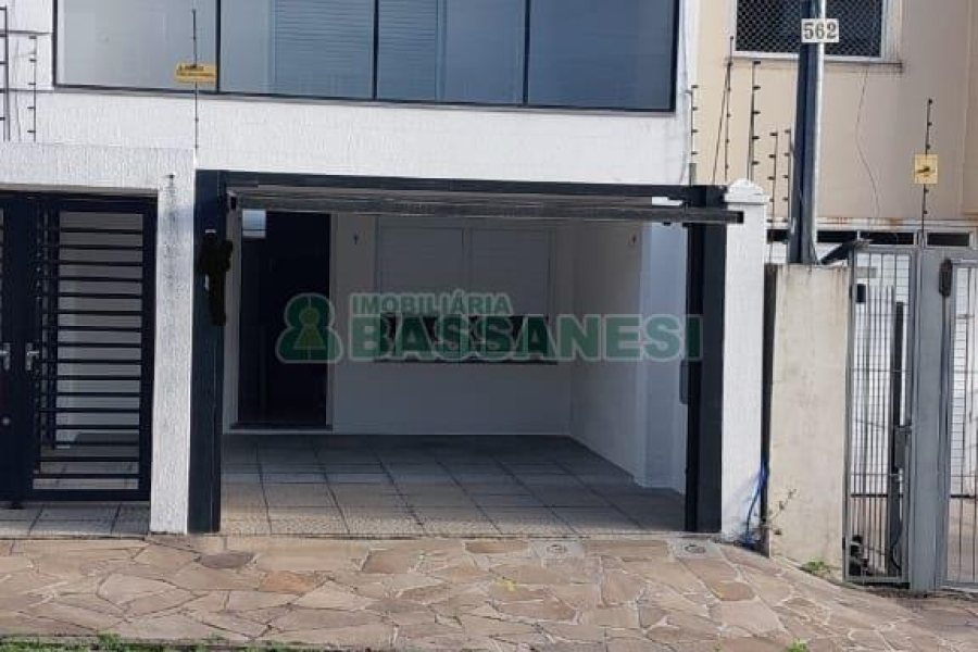 Sobrado com 75m², 2 dormitórios, 2 vagas, no bairro Vinhedos em Caxias do Sul para Comprar