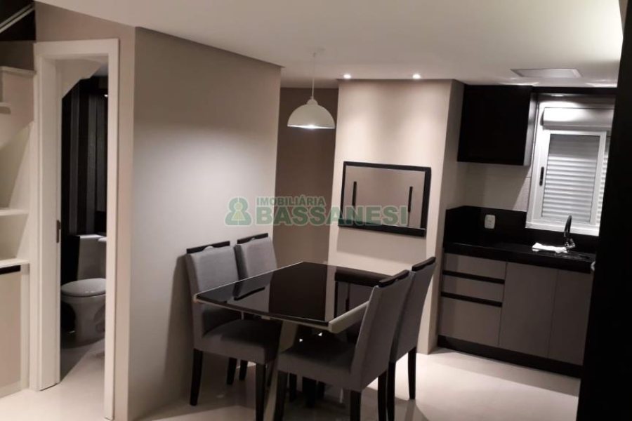 Sobrado com 75m², 2 dormitórios, 2 vagas, no bairro Vinhedos em Caxias do Sul para Comprar