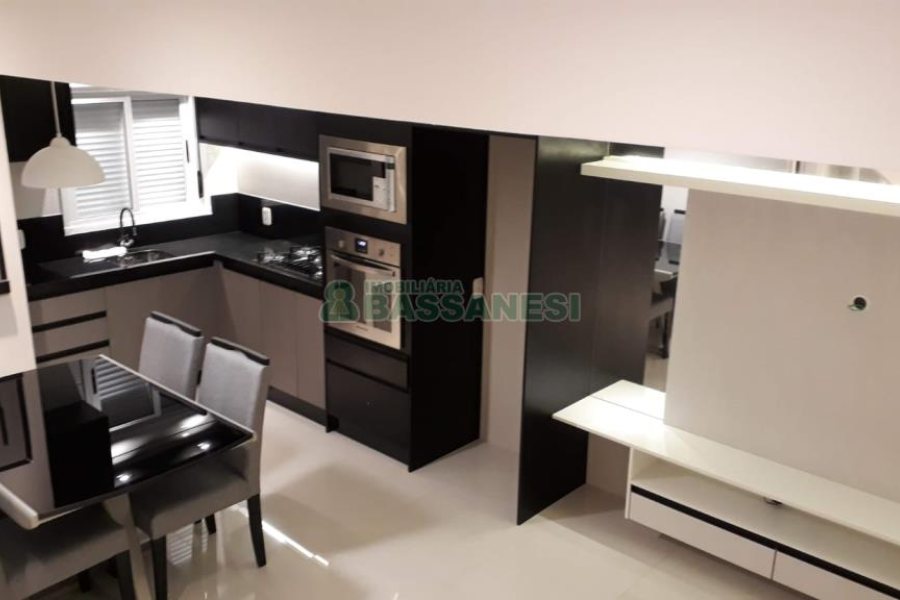 Sobrado com 75m², 2 dormitórios, 2 vagas, no bairro Vinhedos em Caxias do Sul para Comprar