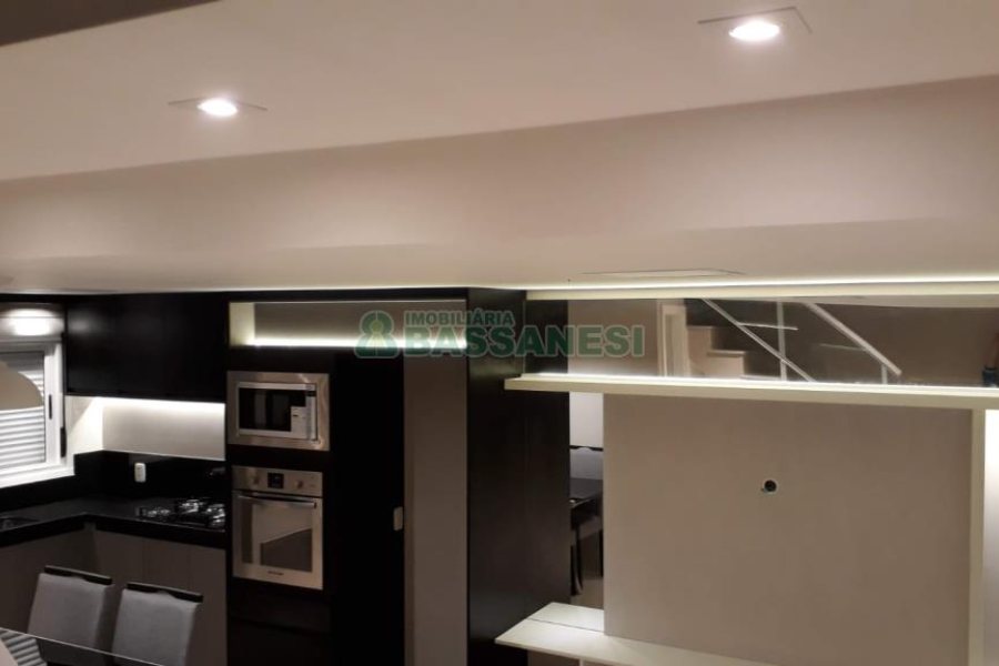 Sobrado com 75m², 2 dormitórios, 2 vagas, no bairro Vinhedos em Caxias do Sul para Comprar