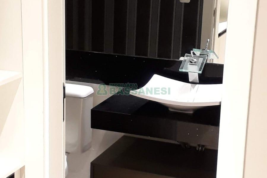 Sobrado com 75m², 2 dormitórios, 2 vagas, no bairro Vinhedos em Caxias do Sul para Comprar