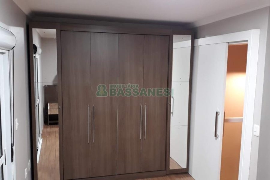 Sobrado com 75m², 2 dormitórios, 2 vagas, no bairro Vinhedos em Caxias do Sul para Comprar