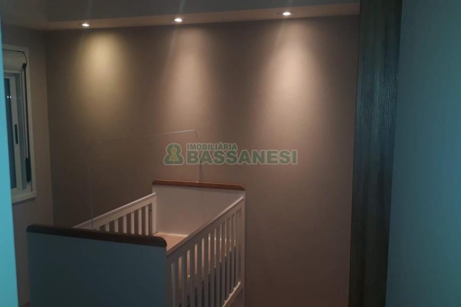 Sobrado com 75m², 2 dormitórios, 2 vagas, no bairro Vinhedos em Caxias do Sul para Comprar