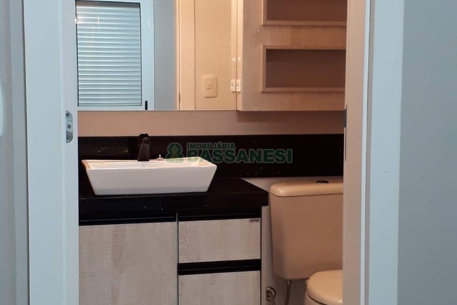 Sobrado com 75m², 2 dormitórios, 2 vagas, no bairro Vinhedos em Caxias do Sul para Comprar