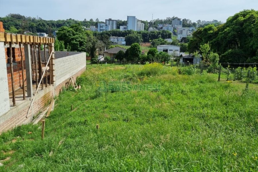 Terreno com 362m², no bairro Vinhedos em Caxias do Sul para Comprar