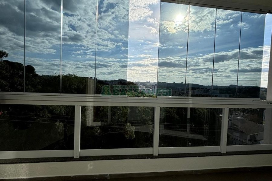 Apartamento com 86m², 2 dormitórios, 2 vagas, no bairro Diamantino em Caxias do Sul para Comprar