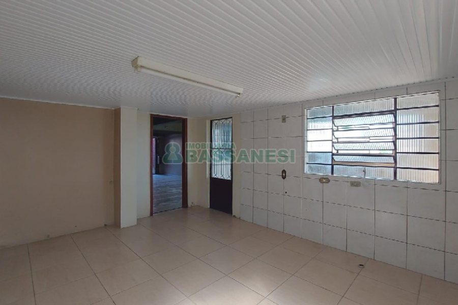 Casa com 90m², 2 dormitórios, 2 vagas, no bairro Esplanada em Caxias do Sul para Alugar