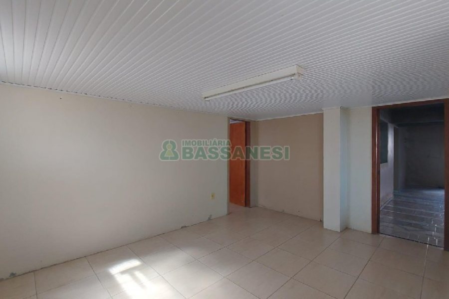 Casa com 90m², 2 dormitórios, 2 vagas, no bairro Esplanada em Caxias do Sul para Alugar