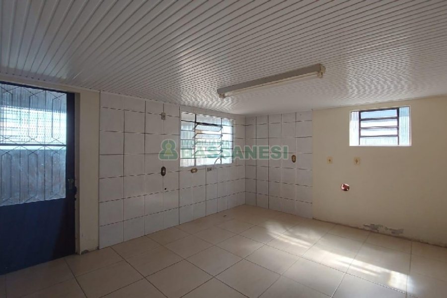 Casa com 90m², 2 dormitórios, 2 vagas, no bairro Esplanada em Caxias do Sul para Alugar