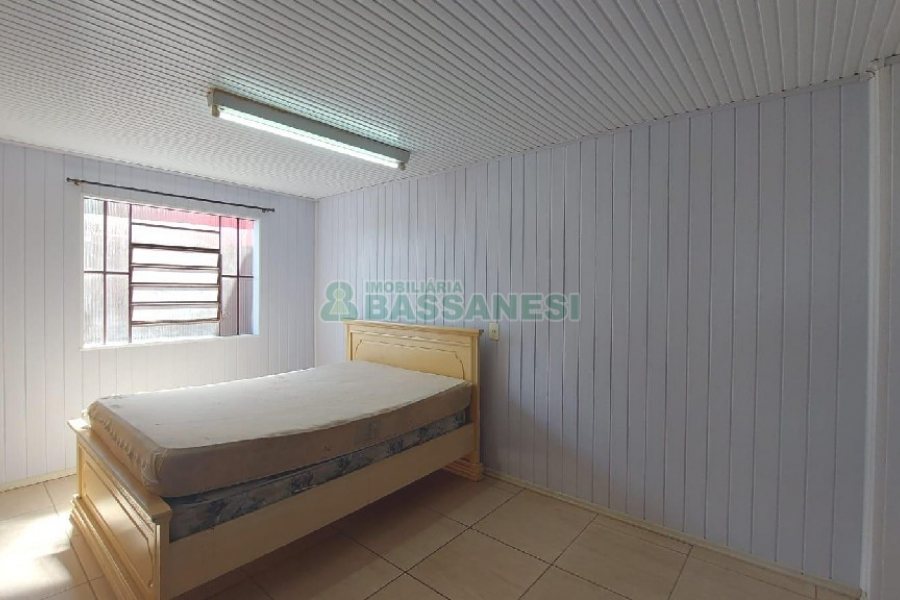 Casa com 90m², 2 dormitórios, 2 vagas, no bairro Esplanada em Caxias do Sul para Alugar