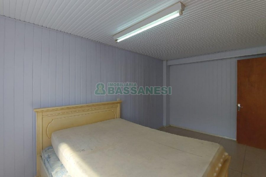 Casa com 90m², 2 dormitórios, 2 vagas, no bairro Esplanada em Caxias do Sul para Alugar