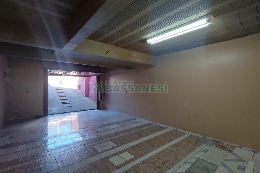 Casa com 90m², 2 dormitórios, 2 vagas, no bairro Esplanada em Caxias do Sul para Alugar