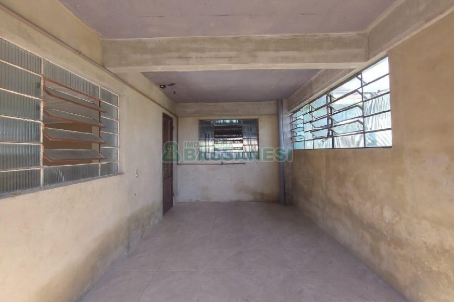 Casa com 90m², 2 dormitórios, 2 vagas, no bairro Esplanada em Caxias do Sul para Alugar