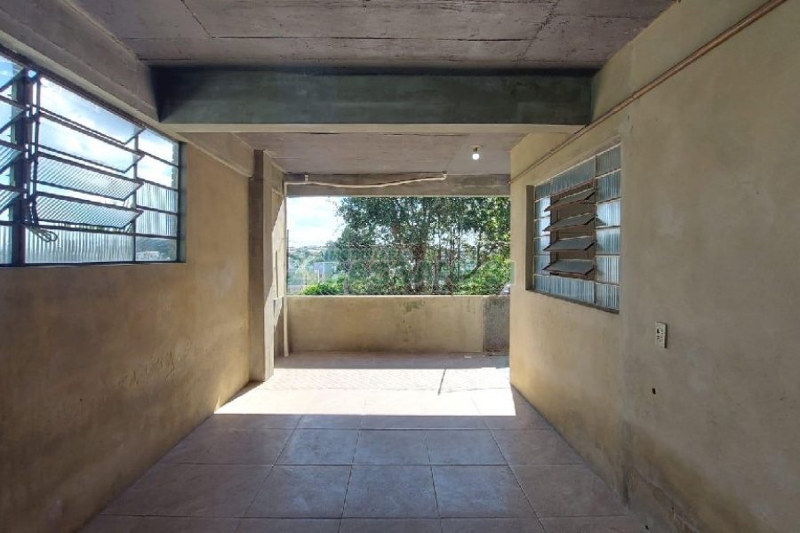 Casa com 90m², 2 dormitórios, 2 vagas, no bairro Esplanada em Caxias do Sul para Alugar