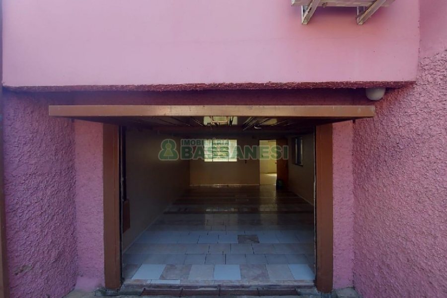 Casa com 90m², 2 dormitórios, 2 vagas, no bairro Esplanada em Caxias do Sul para Alugar