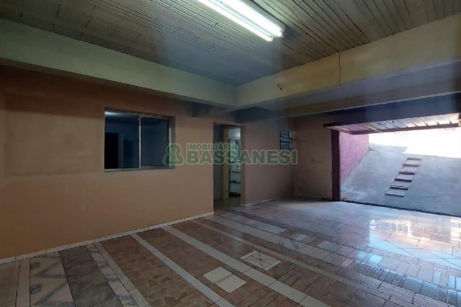 Casa com 90m², 2 dormitórios, 2 vagas, no bairro Esplanada em Caxias do Sul para Alugar