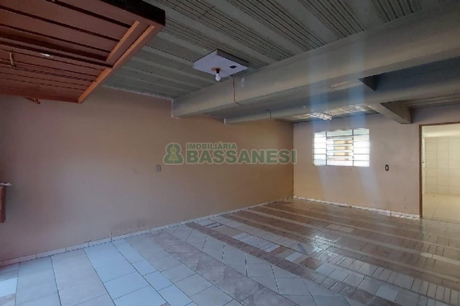 Casa com 90m², 2 dormitórios, 2 vagas, no bairro Esplanada em Caxias do Sul para Alugar