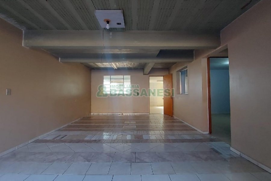 Casa com 90m², 2 dormitórios, 2 vagas, no bairro Esplanada em Caxias do Sul para Alugar