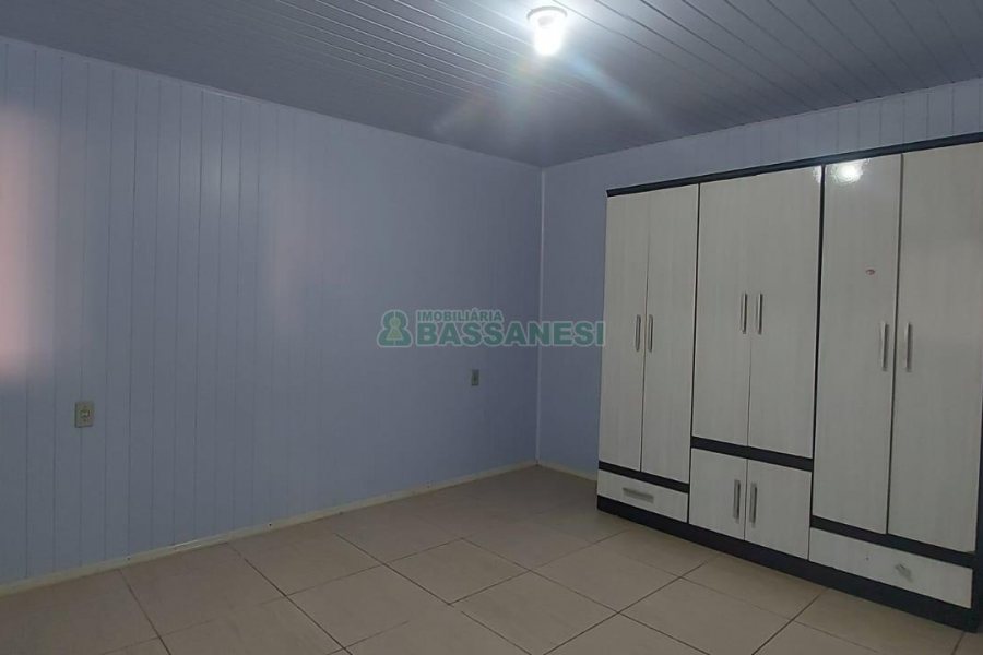 Casa com 90m², 2 dormitórios, 2 vagas, no bairro Esplanada em Caxias do Sul para Alugar