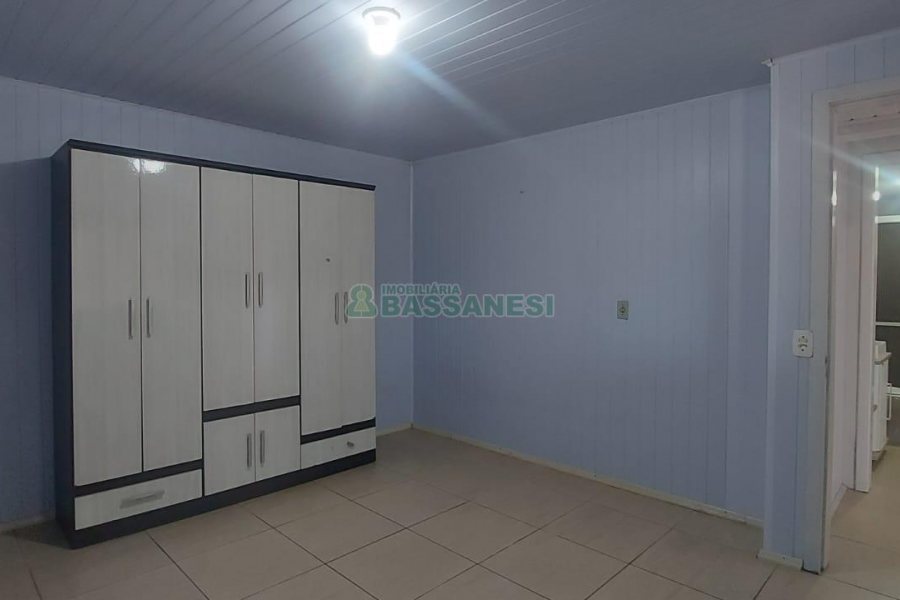 Casa com 90m², 2 dormitórios, 2 vagas, no bairro Esplanada em Caxias do Sul para Alugar